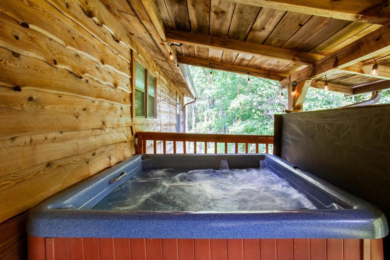 Forest Home Hot Tub Fire Pit Pool Table Pigeon Forge Kültér fotó
