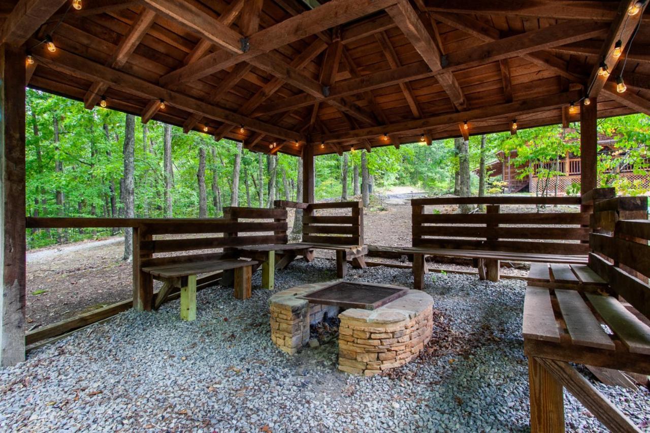 Forest Home Hot Tub Fire Pit Pool Table Pigeon Forge Kültér fotó