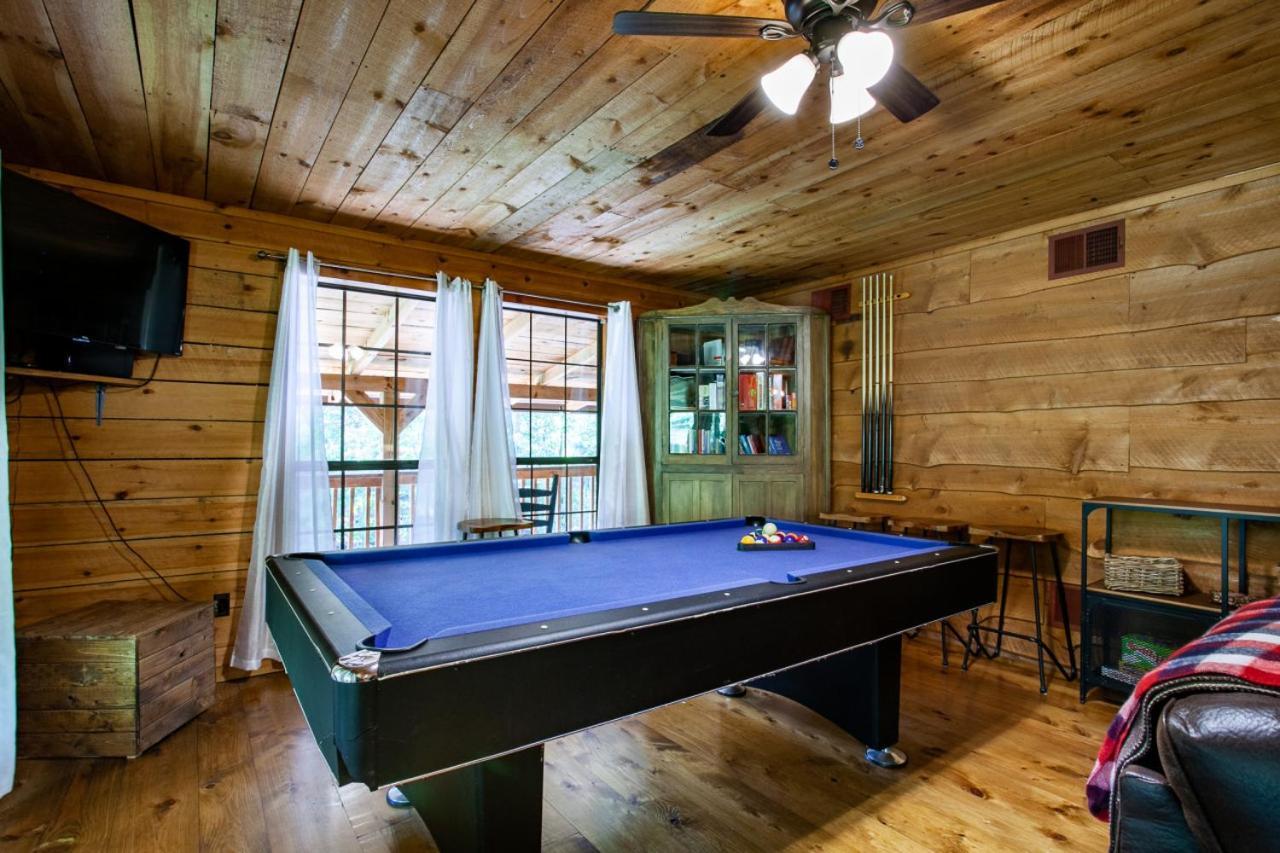 Forest Home Hot Tub Fire Pit Pool Table Pigeon Forge Kültér fotó