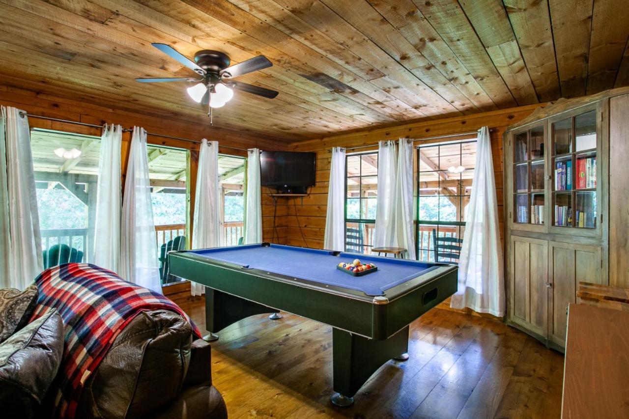Forest Home Hot Tub Fire Pit Pool Table Pigeon Forge Kültér fotó