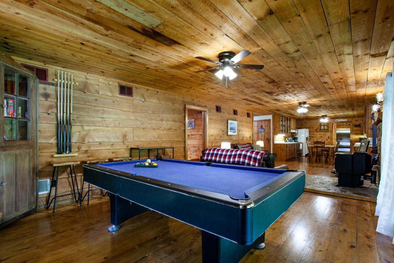 Forest Home Hot Tub Fire Pit Pool Table Pigeon Forge Kültér fotó
