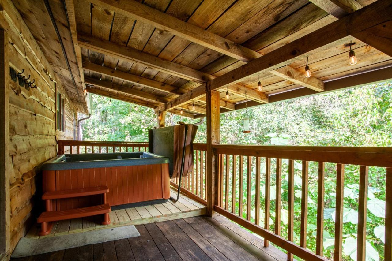 Forest Home Hot Tub Fire Pit Pool Table Pigeon Forge Kültér fotó