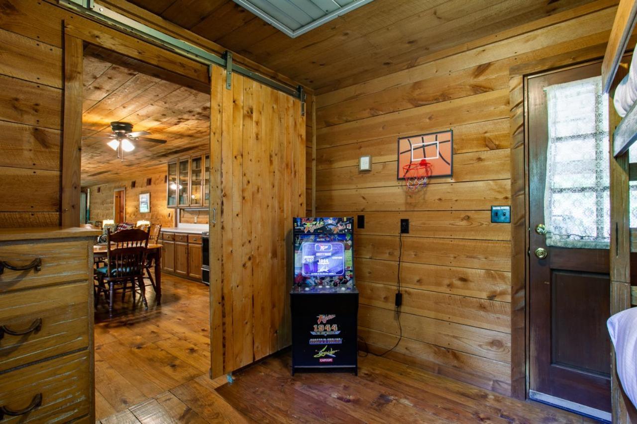 Forest Home Hot Tub Fire Pit Pool Table Pigeon Forge Kültér fotó