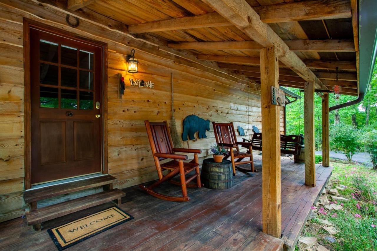 Forest Home Hot Tub Fire Pit Pool Table Pigeon Forge Kültér fotó