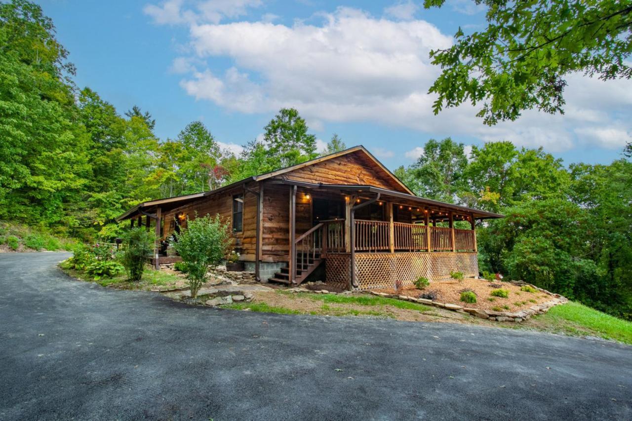 Forest Home Hot Tub Fire Pit Pool Table Pigeon Forge Kültér fotó